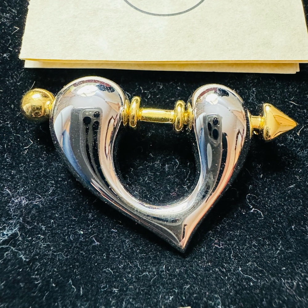 Vintage Two Tone Arrow Heart Signed Contessa Pilar Crespi Brooch never worn